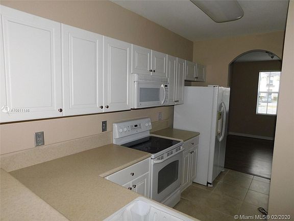 5th image of 2928 SE 2nd St Unit 7