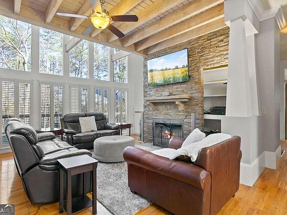 3rd image of 950 Casteel Rd
