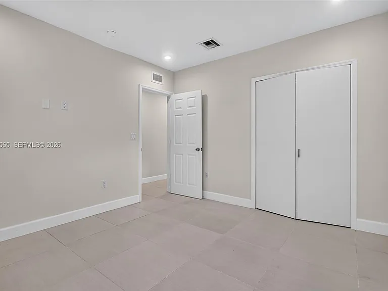 12800 NE 11th Ave #3 — Photo 15