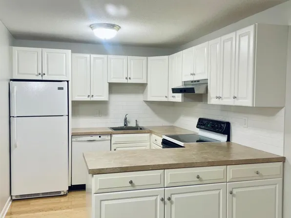 2400 Harbor View Dr Unit 2400, Rocky Hill, CT 06067
