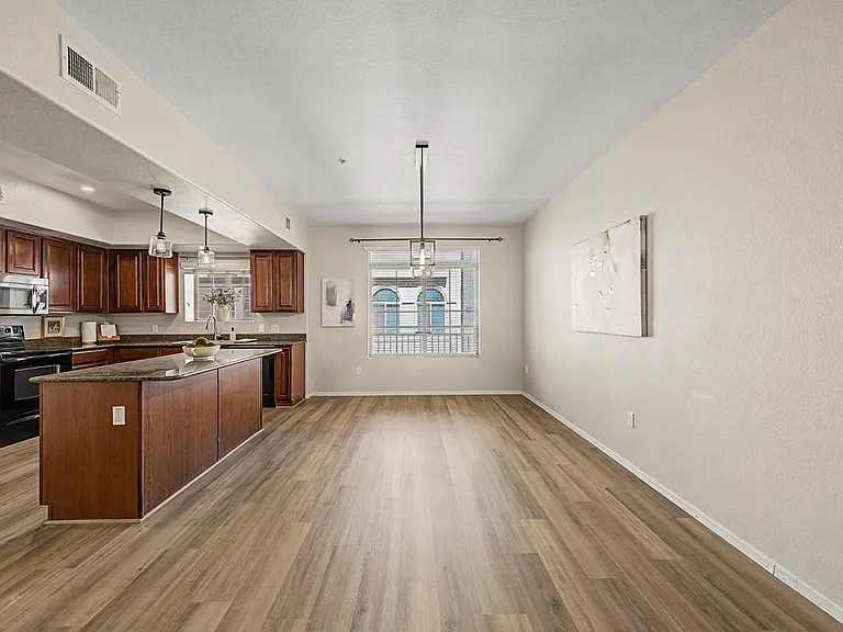 2402 E 5th St #1570 — Photo 7