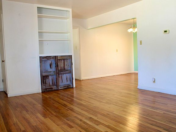 4th image of 600 N Combs Cir