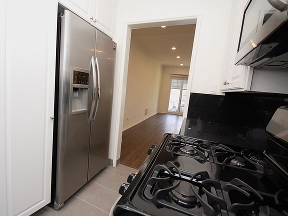 2nd image of 9933 Robbins Dr APT 3