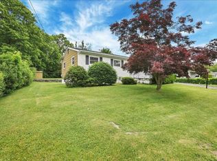 8 Fleetwood Dr, Wappingers Falls, NY 12590