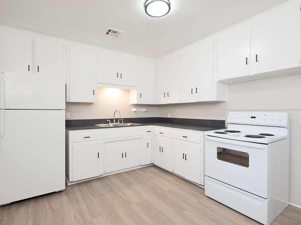 1st image of 1022 Holly Ln