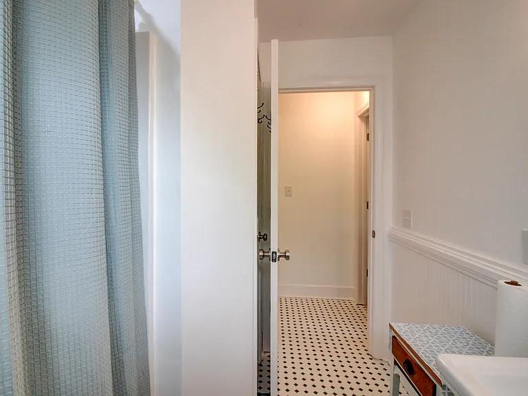 1206 Shepard St — Photo 13
