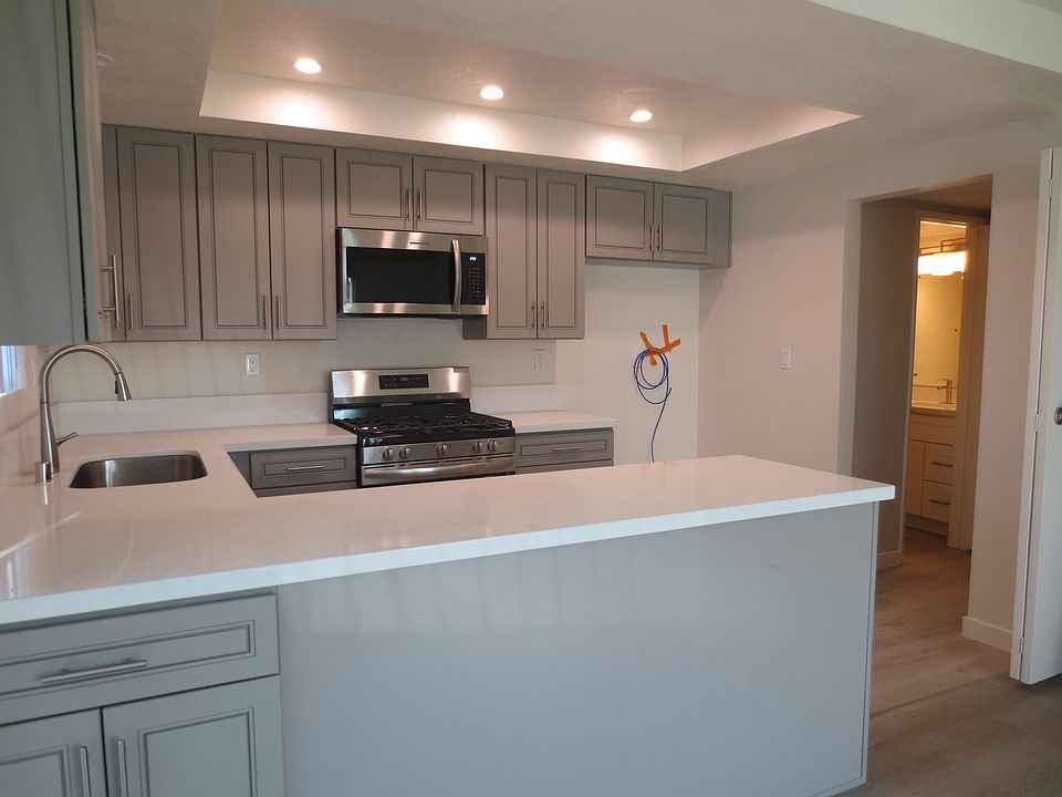 Kitchen & Halfbath