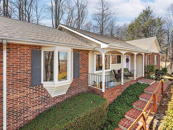 3rd image of 808 Summit Farm Ln