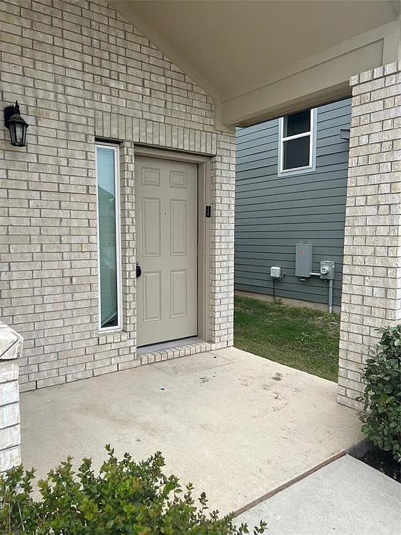 4 bed, 2.5 bath, 2295 sqft, $2,095 — Photo 2