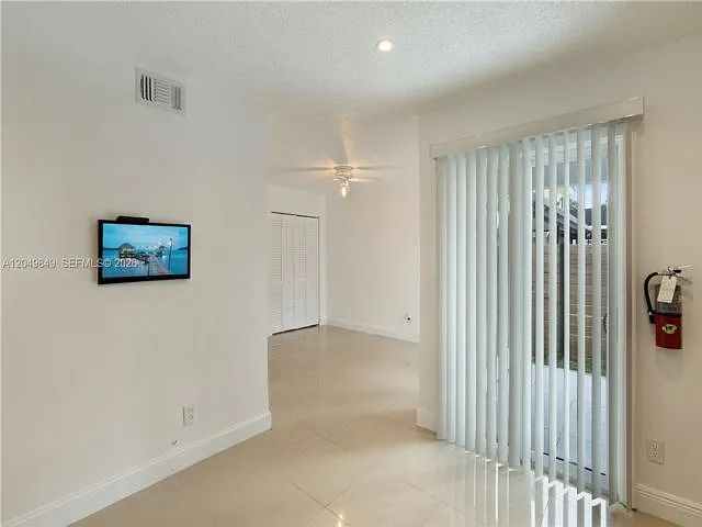9587 SW 148th Pl — Photo 4