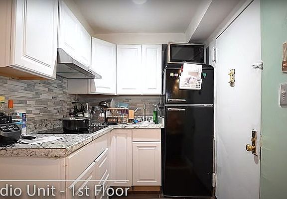 4th image of 121 Quincy St APT 1A