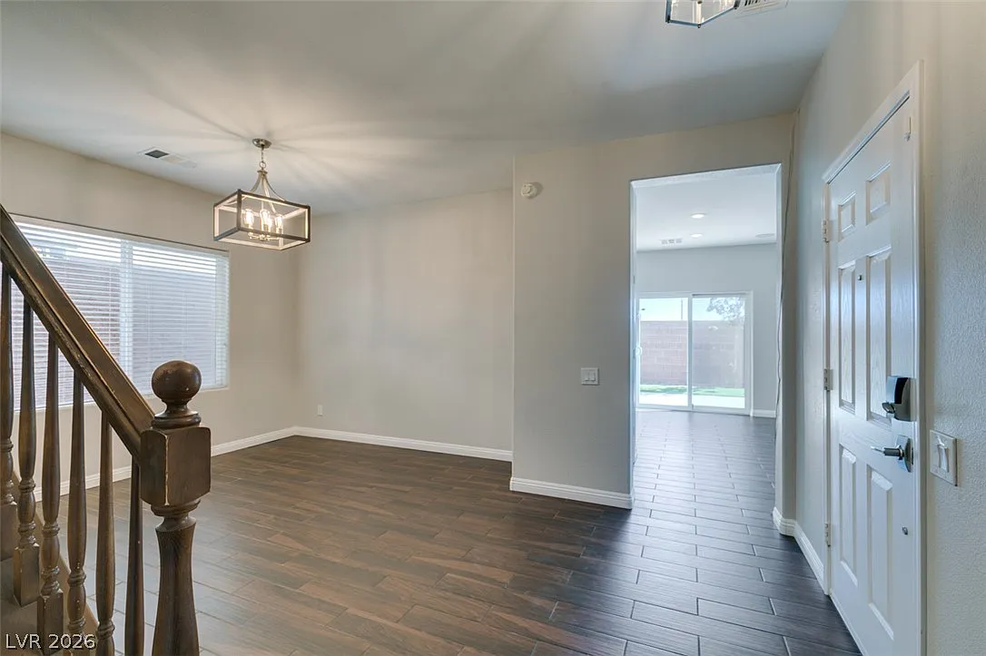 3 bed, 2.5 bath, 2031 sqft, $2,400 — Photo 4
