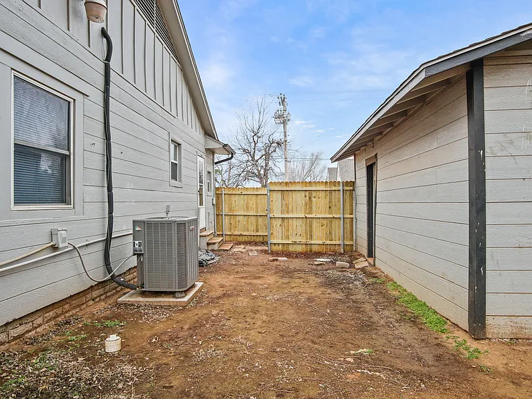 NW 34th St — Photo 26