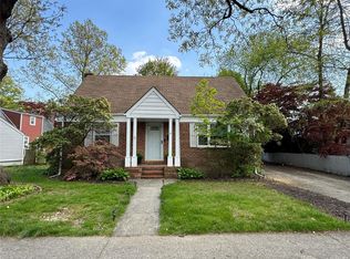 6 Radcliff Ave, Port Washington, NY 11050