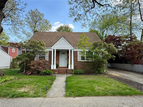6 Radcliff Avenue, Port Washington, NY 11050