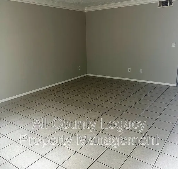 2942 Spruce Cir — Photo 3