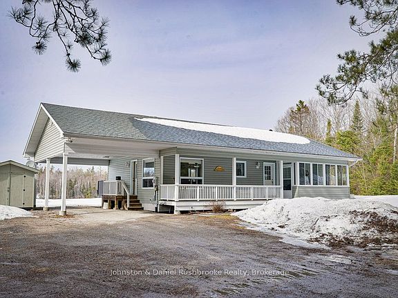 4th image of 1009 Merkley Rd E