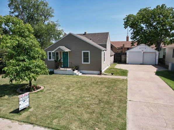 614 Lincoln St, Quinter, KS 67752