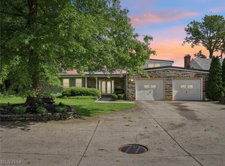 17428 Edgewater Dr, Lakewood, OH