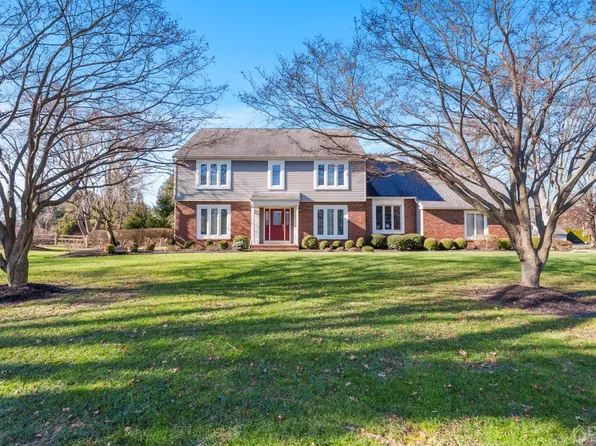 6 Adams Dr, Cranbury, NJ 08512