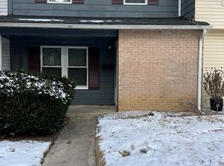 5 Manor Ct, Sicklerville, NJ 08081