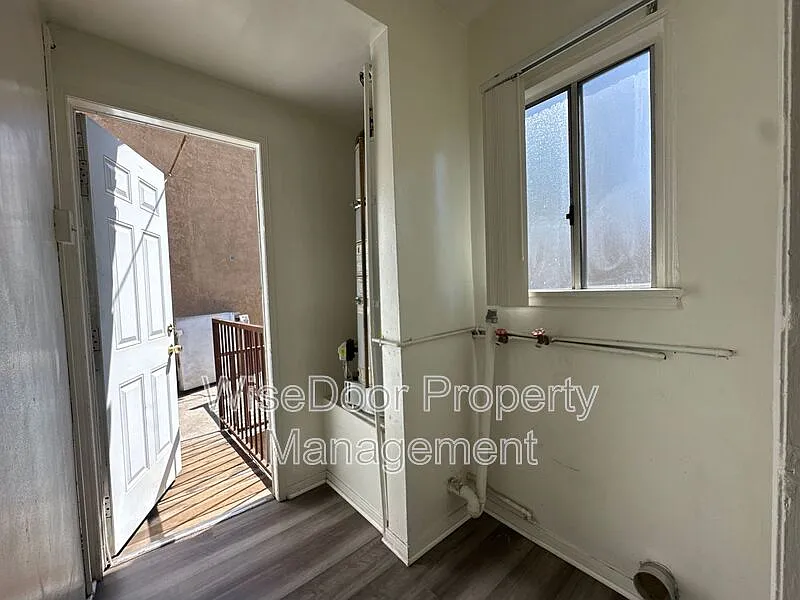 1 bed, 1.0 bath, 700 sqft, $1,595 — Photo 2
