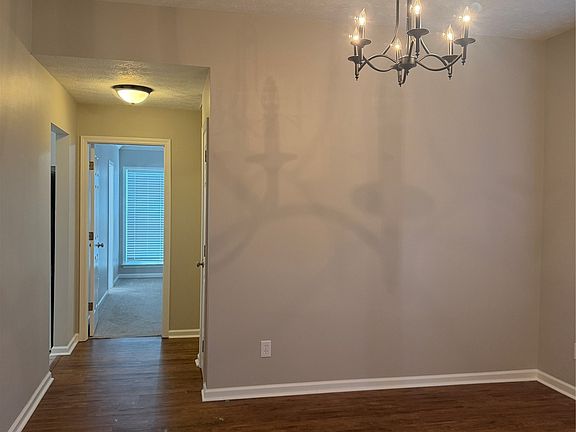 4th image of 1136 Hallwood Ln