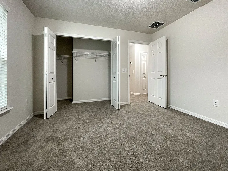 13585 SW 40th Cir — Photo 13