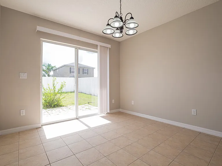 1725 Portcastle Cir — Photo 4