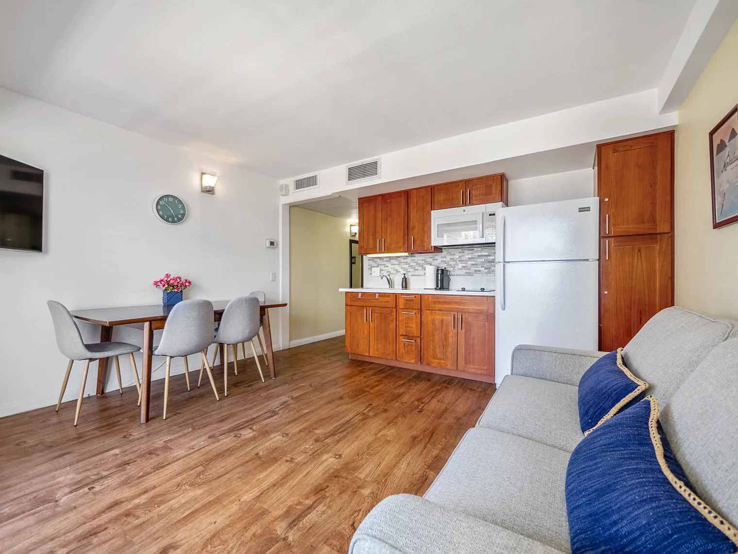 1 bed, 1.0 bath, 484 sqft, $4,291 — Photo 2