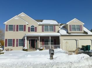 21 Country Side Ct, Easton, PA 18045