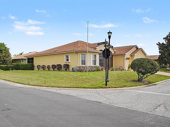 3rd image of 4496 Strathmore Dr