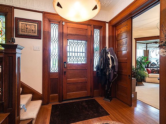 5th image of 229 Oakwood Ave