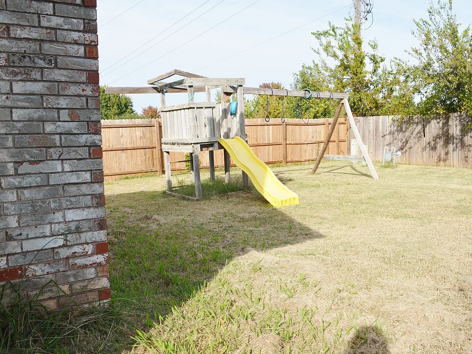 1st image of 1724 Abe Martin Dr