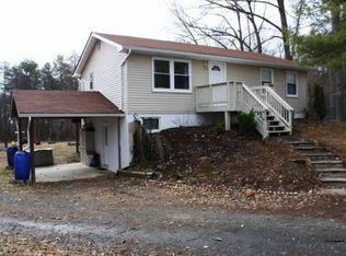 7069 Catbird Ln, Marshall, VA 20115