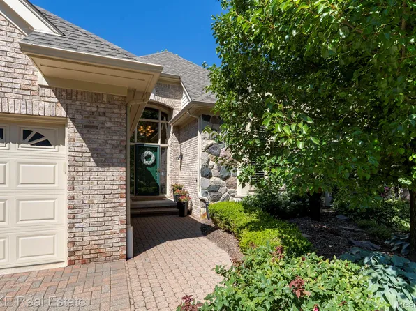 9407 Timberline Ct, Plymouth, MI 48170