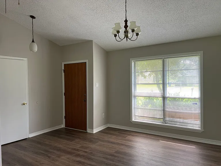 1416 Camelia Dr — Photo 2