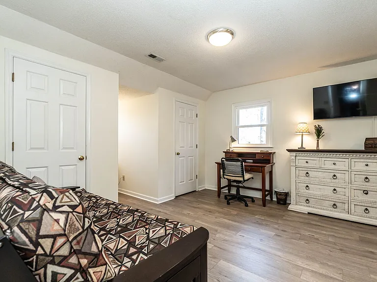 A full futon sofa opens up the possibility of this room as a family sleep room. It comes equipped with a duvet insert high tread count fitted sheet and cotton duvet covers and pillows of course.