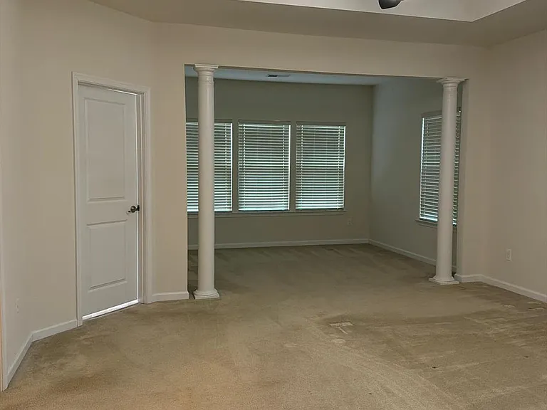25707 Bishop Grove Ter — Photo 10
