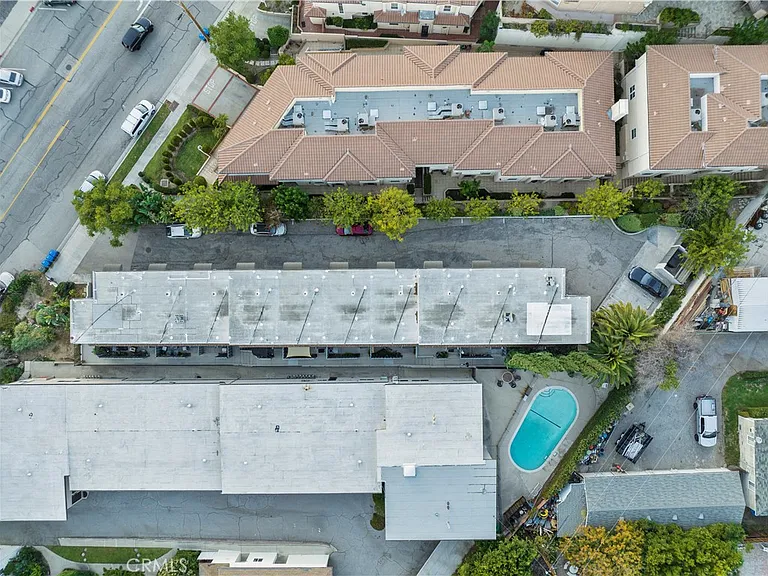 2737 Montrose Ave #105 — Photo 17