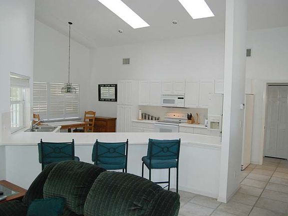 Kitchen/Dining Area