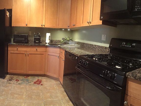 4th image of 1517 Royce St #3O