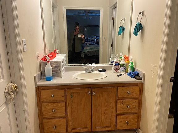 5th image of 1670 Fresno St
