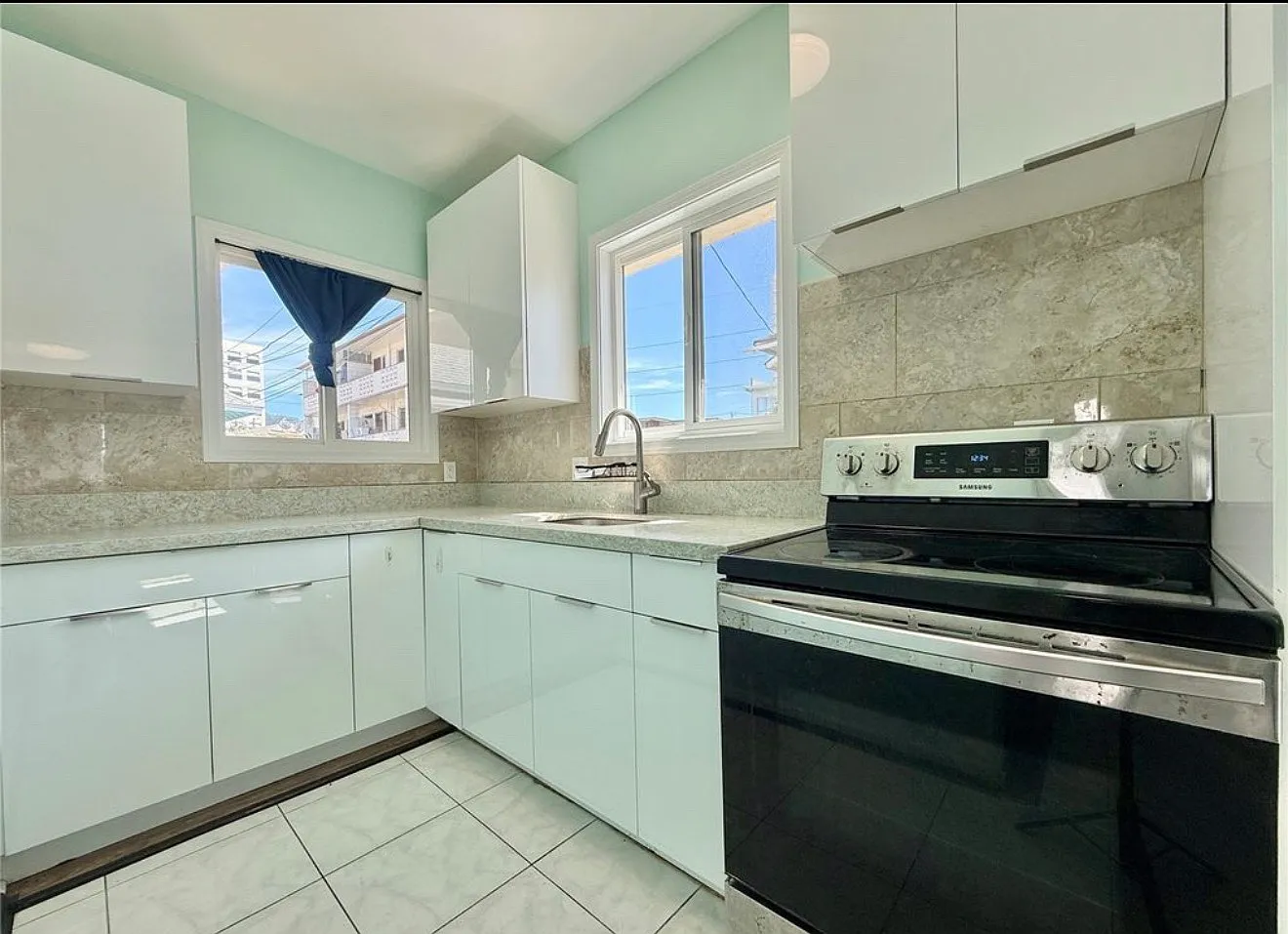 Holelua Pl, Honolulu — Photo 2
