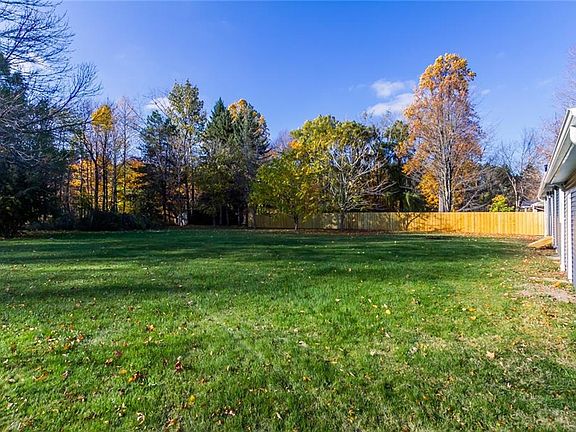 4th image of 5995 Birchwood Ln