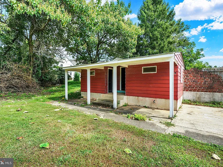 211 Gale Ln — Photo 36