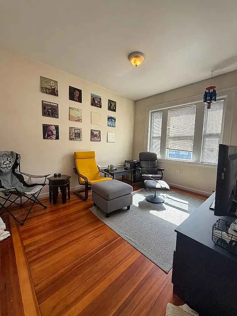 3 bed, 1050 sqft, $900 — Photo 2