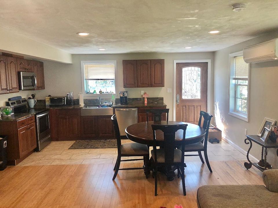 Gorgeous Granite, Fully Applianced Stainless Steel Kitchen. Tile and Hardwood Floors Through-Out.
