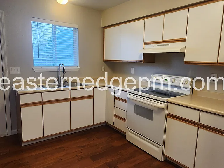 625 SW 19th St #6 — Photo 3