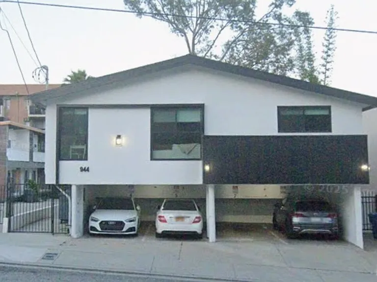 944 N San Vicente Blvd #10 — Photo 14